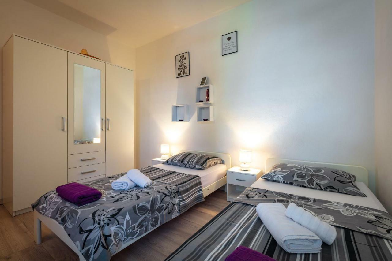 Holiday Home Barbara Trogir Dış mekan fotoğraf